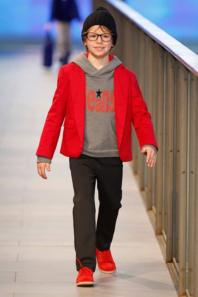 Pisamonas en Barcelona Fashion 2014 botas safari pisacacas para niños rojas Pisamonas en Barcelona Fashion 2014 botas safari pisacacas para niños rojas